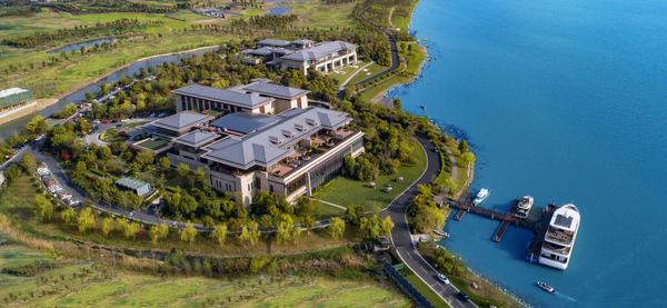 49000㎡私家花園！泡臨湖真溫泉！蘇州東太湖大酒店 50m2別墅露臺房1晚套餐 含雙早+珍溫泉門票等