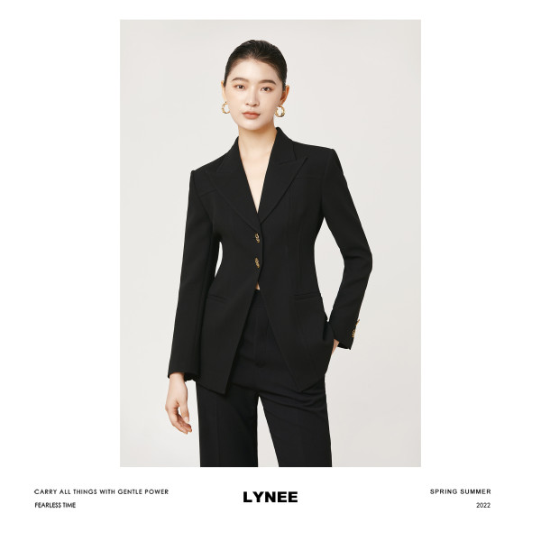 回顾时装周,lynee以无畏时光致敬女性成长路程!