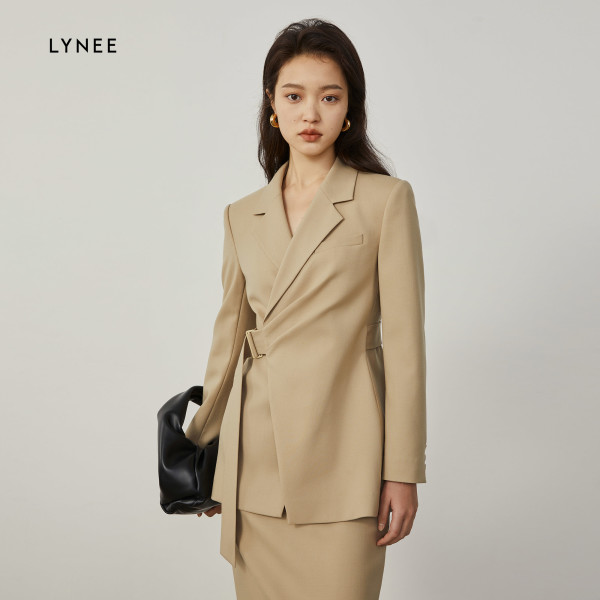 回顾时装周,lynee以无畏时光致敬女性成长路程!