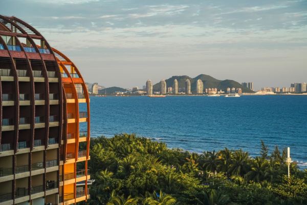 三亚湾一线海景 高评分亲子一站式酒店!三亚湾海居铂尔曼度假酒店 全海景房 2晚连住套餐(含双早+入住康乐礼包 1 份+权益福利)