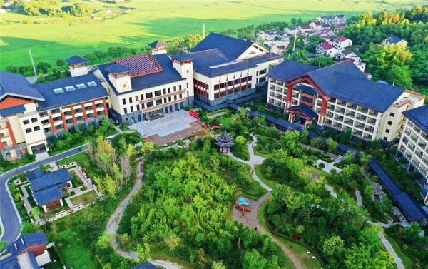 含2张九子岩景区门票！周末不加价！安徽九华山阿尔卡迪亚温泉度假酒店 61平公寓大床房1晚