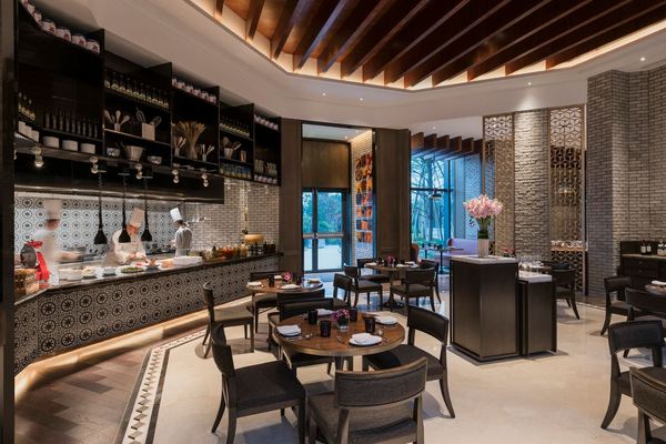 含一顿硬核正餐，都是值钱的菜品！福州仓山凯悦酒店 江景客房1晚套餐（含双早+闽味经典双人餐）