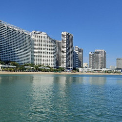 好玩好吃好逛的小众目的地！住180°海景房！广东惠州大亚湾绿景景里酒店 180°豪华海景大床房1晚套餐（含双早+双人套餐）