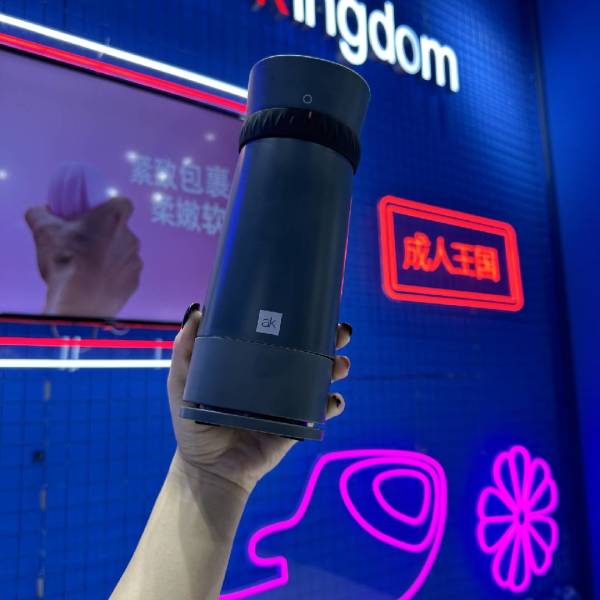 玩具的狂欢,香蕉君直击上海成人展现场~