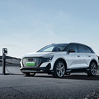 Audi 上汽奥迪 Q5 e-tron 23款 40 e-tron 闪耀型 机甲套装