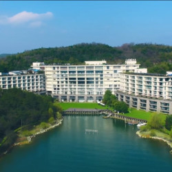 不出包邮区的火山温泉！天目湖涵田度假村 温泉区大床房1晚（含双早+双人温泉+鱼疗体验+spa+云顶景观下午茶）