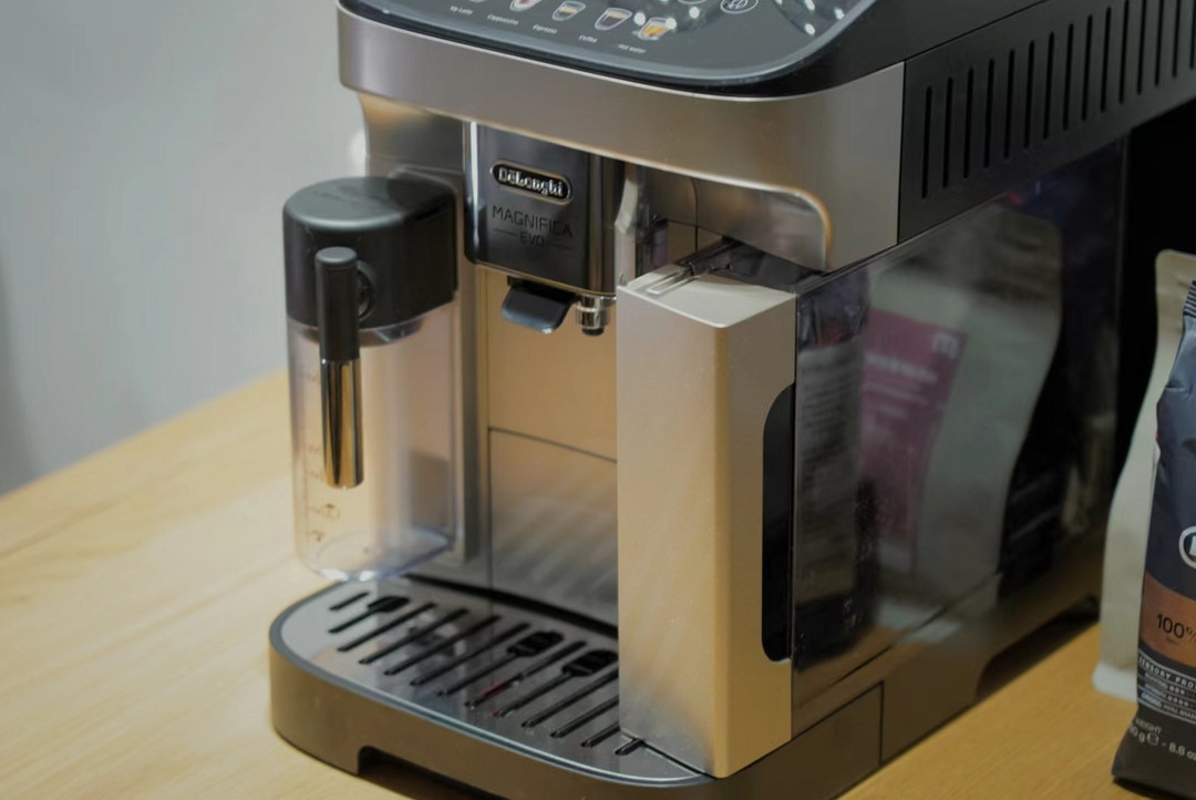 小编尝鲜:德龙 E LattePlus 全自动咖啡机 一键穿越意大利