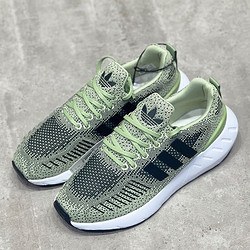 adidas 阿迪达斯 三叶草男鞋女鞋2023夏季新款SWIFTRUN22情侣运动鞋休闲鞋跑步鞋 GZ3505/绿黑 36