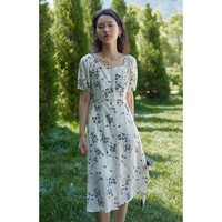 ZIQIAO 自巧 小个子法式方领碎花连衣裙女夏季2022新款收腰显瘦开叉长裙子 米底黑花 XXS