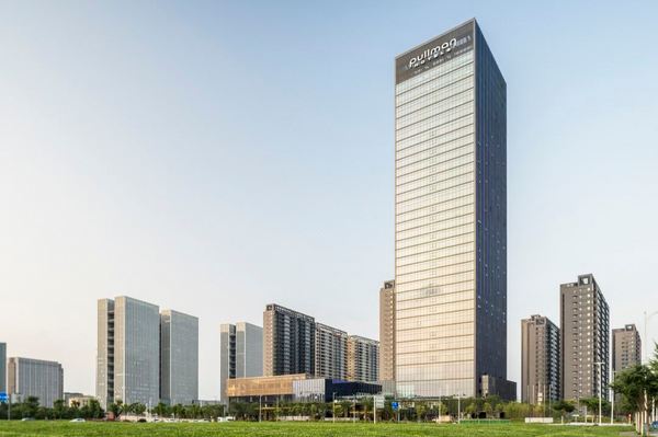 近东湖景区!可半拆分,周末元旦不加价!嘉兴平湖卓越铂尔曼酒店 高级房2晚(含双早)