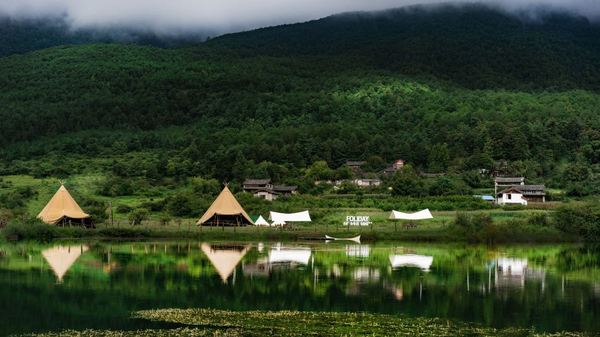 ClubMed丽江平替，就在玉龙雪山脚下！丽江爱必侬·棠岸酒店 伴山大/双床房2晚连住套餐（含双早+野生菌土鸡火锅）