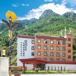 周末端午需加价！稻城亚丁华美达/华美达安可 2晚套餐（含双人早+每日茶饮+可选正餐）