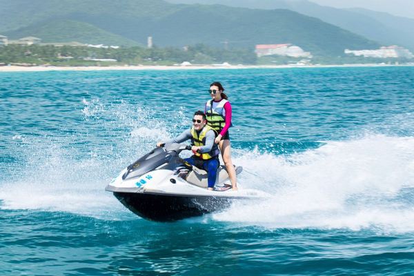 老牌高口碑之选，坐拥亚龙湾一线海景！三亚亚龙湾美高梅度假酒店 高尔夫景房2晚连住套餐（含双早+水上项目五选一等）