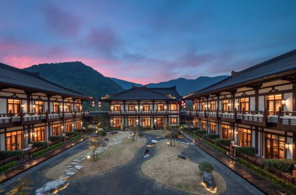 占地430亩的“唐风小古都”,不在西安在湖州!长兴大唐贡茶璞仕酒店 归璞园景大/双床房2晚连住套餐(含双早+体验唐潮十二坊青唐街游览打卡)