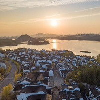 日历房6折！独门独栋独院，至多可住4人！千岛湖文渊狮城璞仕酒店 多种房型1-2晚套餐（含2大1小早餐/4大1小早餐+文渊狮城门票+下午茶/鱼头汤等）