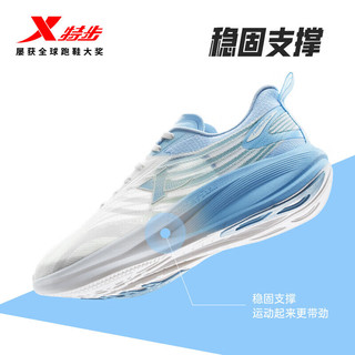 XTEP 特步 轻翼丨男跑鞋致轻跑步鞋夏季网面透气鞋子减震回弹运 帆白、微波蓝 42码