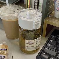 无印水杯平替便携式塑料水杯带茶隔耐高温防摔简约夏季随手杯学生