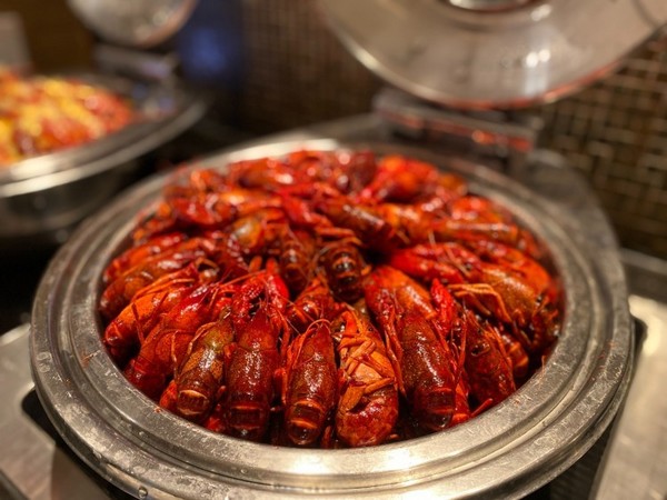 低至168/人，端午去实现小龙虾自由！上海14家酒店小龙虾自助餐