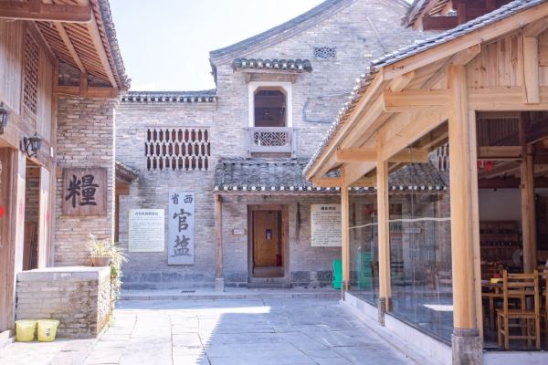 暑假平日不涨!国庆加价少!桂林东漓古村民宿(漓江店) 雅致大床房1晚套餐 含早餐+门票+管家服务等