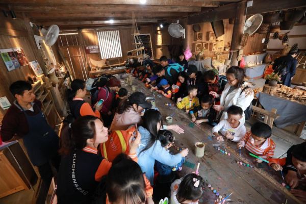 暑假平日不涨!国庆加价少!桂林东漓古村民宿(漓江店) 雅致大床房1晚套餐 含早餐+门票+管家服务等