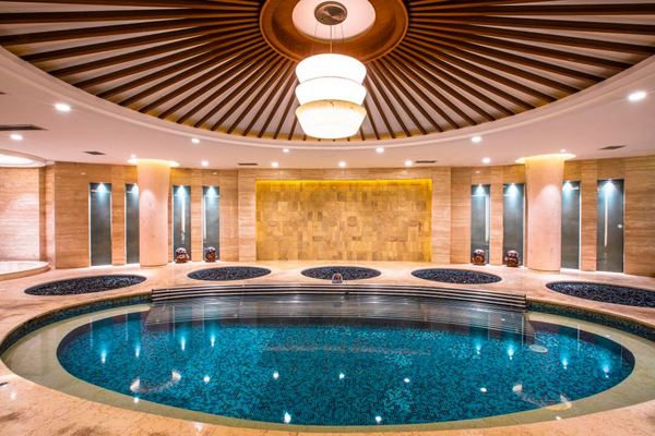 出门即太湖还有占地20亩的温泉池湖州太湖君澜温泉度假酒店豪华园景大