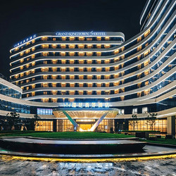 近虹桥机场,国家会展中心!周末专享!上海瑞廷西郊s酒店 高级房2晚可拆