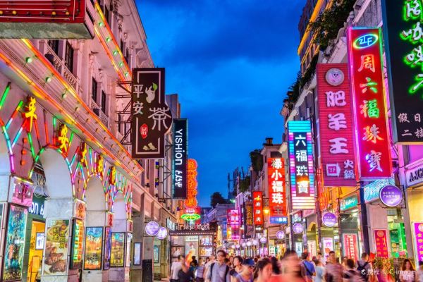 老广州核心地带!周末不加价!广州永庆坊瞻云精选酒店 雅韵大床房 1晚(含双早+迷你吧+延迟退房)