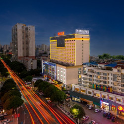 全程不加价！南宁君豪大酒店(青秀万达金湖广场地铁站店) 中式房1晚+双早