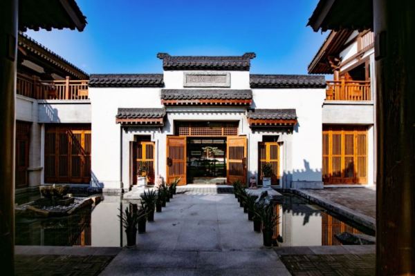 暑假周中不加价！近唐园！四川西昌千寻唐迹书香世家酒店 茶韵·复式大床房1晚（双早+汉服自拍体验2小时+宝格丽洗护套装+迷你吧等）