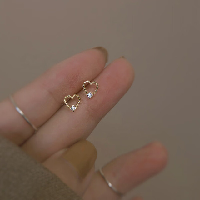 HU LI LAN 湖丽兰 闪亮的心耳钉s925心形锆石耳饰小清新小巧百搭气质