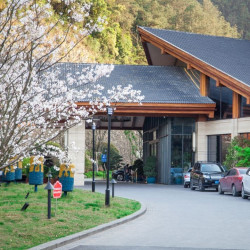 近千岛湖靠新安江，有效期到年底！建德·杭州新安雷迪森酒店 山水豪华大床房1晚套餐（含双早+首轮minibar+下午茶）
