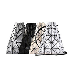 ISSEY MIYAKE 三宅一生 LUCENT系列 拼接棱格束口抽绳包 迷你手袋 BB16AG058 白/黑/杏/银色