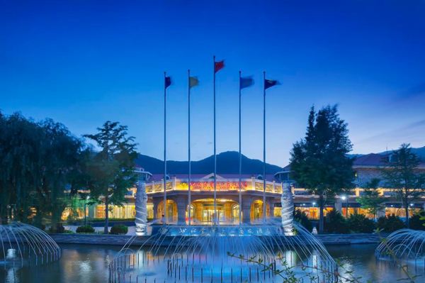 暑假和周末全程不加价!香山步行5分钟!北京世纪金源香山商旅酒店庭院房1晚含登山包套餐+迷你吧等