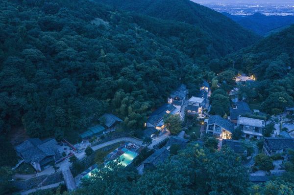 神仙归隐地，住进“仙气”十足的800年古村！！诗莉莉·北山三十六院溪 花涧精致房 1-2晚套餐（含双早+下午茶+艺文活动+晨间Hiking等超多酒店礼遇