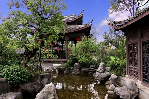 “香记”年饭套餐!吃吃喝喝一整天!扬州香格里拉大酒店 豪华阁市景房1晚(含双早+香宫年饭3-4人套餐+豪华阁专享礼遇)