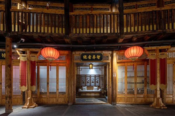 除国庆外都不加价!住500年土楼,看沉浸式演出!福建永定土楼香叙·天涯明月刀沉浸式剧场主题民宿1-2晚含早套餐
