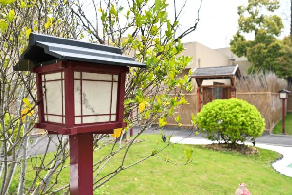 6月前周末不加价，性价比高！含2大1小泡汤门票+迪士尼接送！上海极乐汤旅笼温泉酒店(国际旅游度假区店) 和风大床房 1晚+单人旅笼浴资门票 2 份