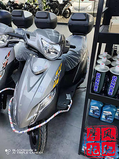 国四 铃木suzuki UU125T-2 优友UU125i 电喷踏板车 uu125 摩托车