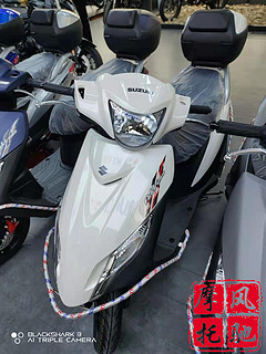 国四 铃木suzuki UU125T-2 优友UU125i 电喷踏板车 uu125 摩托车