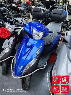 国四 铃木suzuki UU125T-2 优友UU125i 电喷踏板车 uu125 摩托车