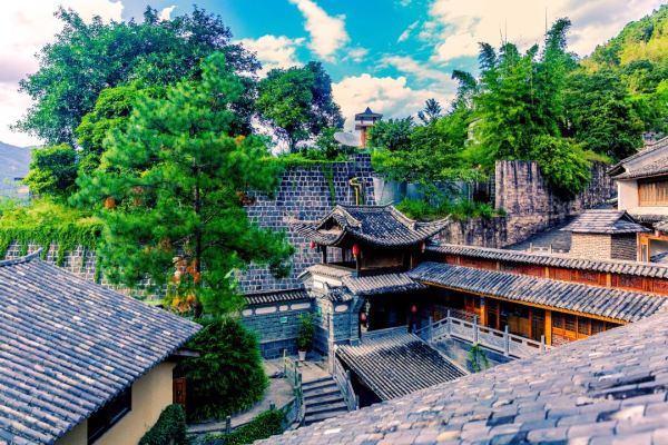 暑假国庆不加价!可选180平汤屋!云南度假酒店 5城5店1晚含早通兑