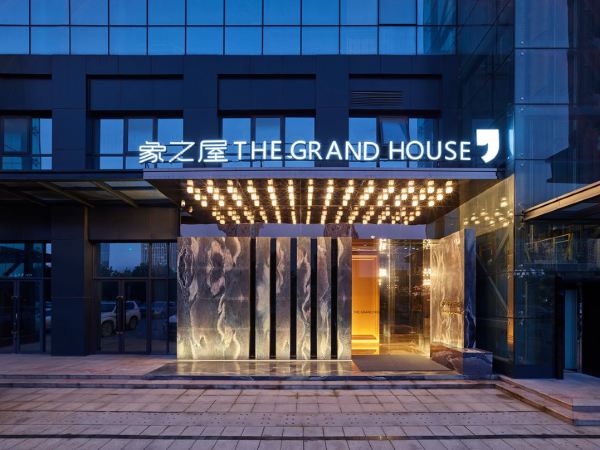 全程不加价！高口碑设计师酒店！郑州象之屋THE GRAND HOUSE 行政大床房1晚（含双早+双人下午茶）