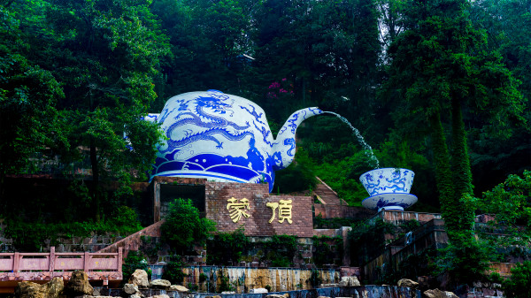近峰峡熊猫基地!全程不加价!四川雅安皇冠假日酒店 高级山景大床房2晚连住+双早
