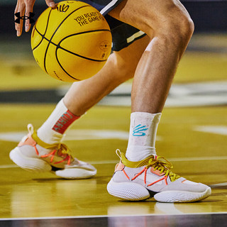 安德玛 UNDERARMOUR）库里Curry Flow情侣运动篮球鞋3023815 白色108 38