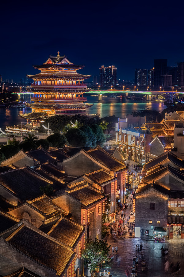 有效期巨长且全程不加价，不输柳州的美食宝地！南宁江南希尔顿惠庭酒店 灵动大床房2晚可拆分含双早套餐