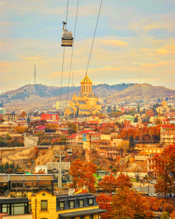 美到被《孤独星球》当封面，高加索三国一次拿下！阿塞拜疆+亚美尼亚+格鲁吉亚10日跟团游（含往返机票+全程酒店+签证+每日三餐等）