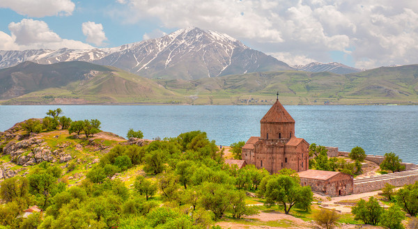 美到被《孤独星球》当封面，高加索三国一次拿下！阿塞拜疆+亚美尼亚+格鲁吉亚10日跟团游（含往返机票+全程酒店+签证+每日三餐等）