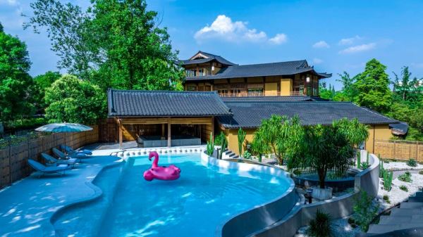 私汤入户,街子古镇旁!青城山芷筑·饮马川温泉度假酒店 园景大床房(私汤)1晚+双早