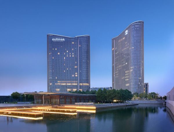 嘎嘎香!每晚500+还能享全家行政礼遇!无锡新湖铂尔曼酒店 高级房2晚套餐(含2大1小早餐+2大1小行政礼遇)