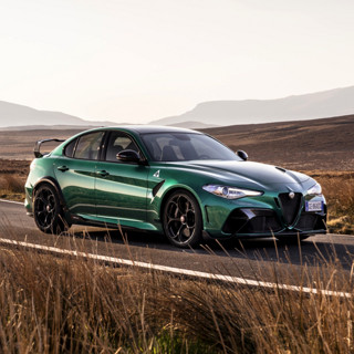 ALFA ROMEO 阿尔法·罗密欧 Giulia 22款 2.0T Ti 驾控版